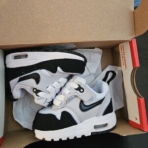 Nike Kids Air Max 1 Easy on (TD )Black and White Sneakers Size 2c